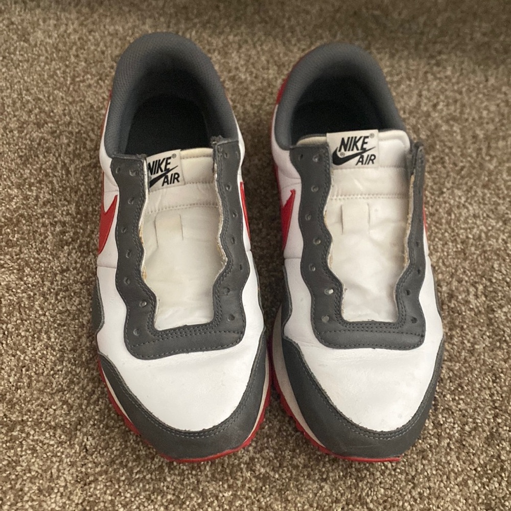 Men’s Nike Air size 9.5